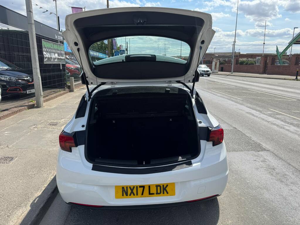 Vauxhall Astra 1.4I 16V Sri White #3