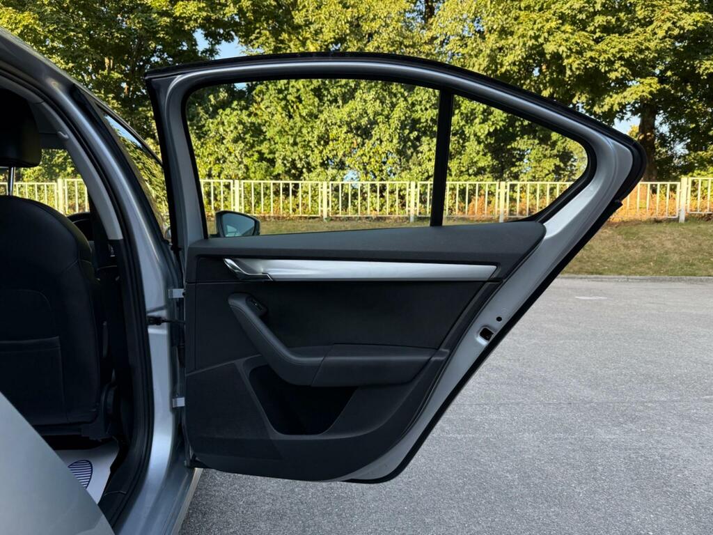 Skoda Octavia 1.6 Tdi Se Euro 5 Ss Black #69