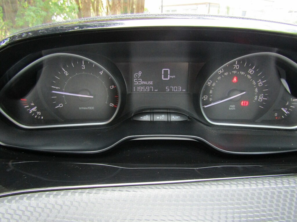 Peugeot 2008 1.2 Puretech 110 Allure Grey #8