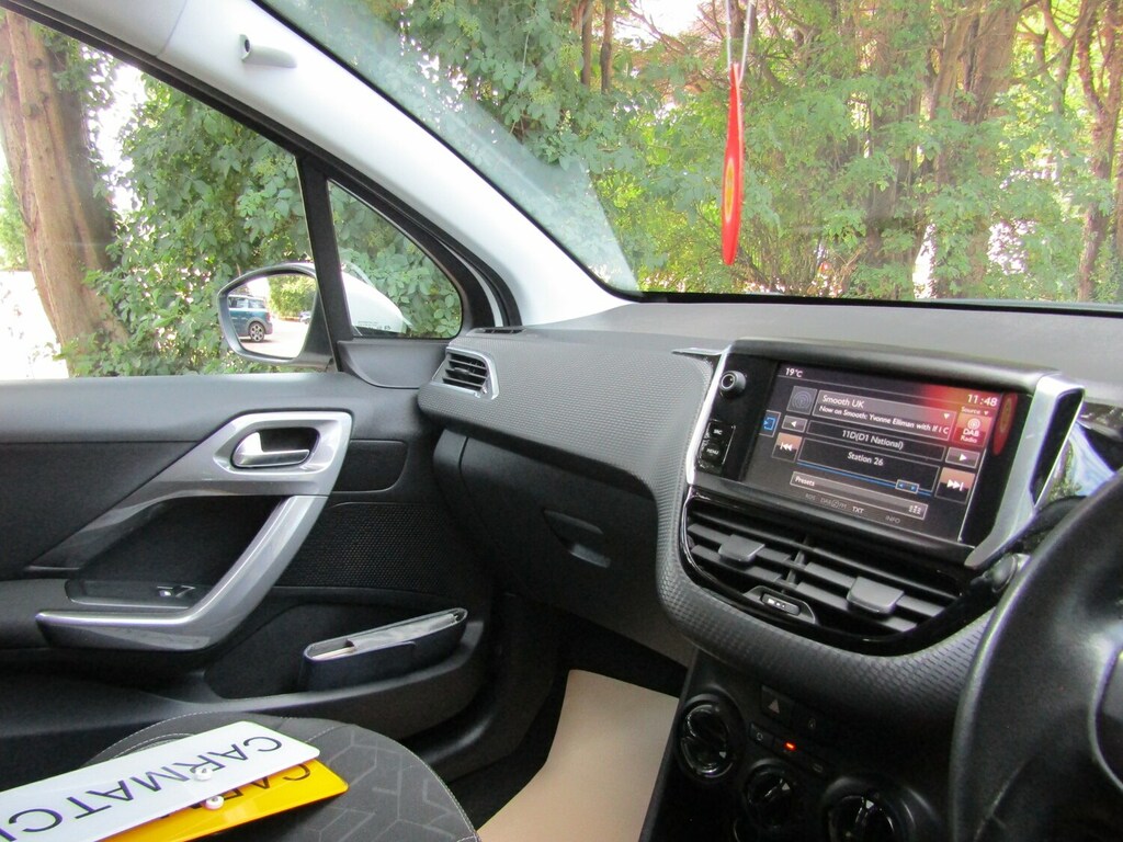 Peugeot 2008 1.6 Bluehdi 100 Active White #4