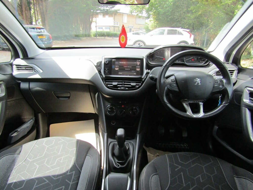 Peugeot 2008 1.6 Bluehdi 100 Active White #2