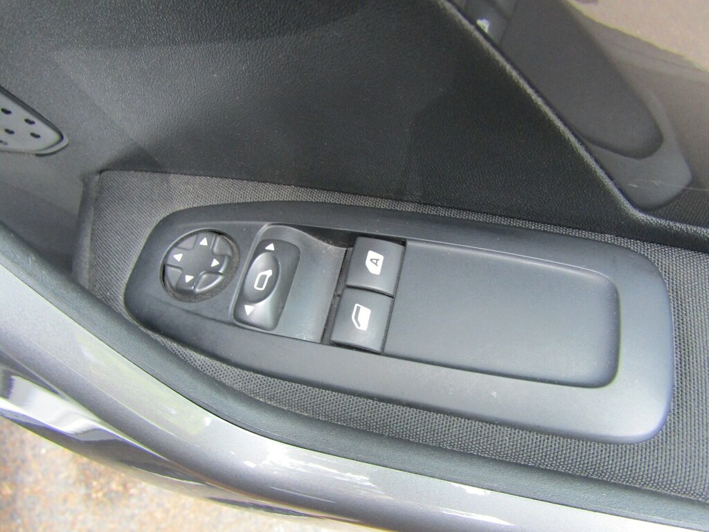 Peugeot 2008 1.2 Puretech 110 Allure Grey #36