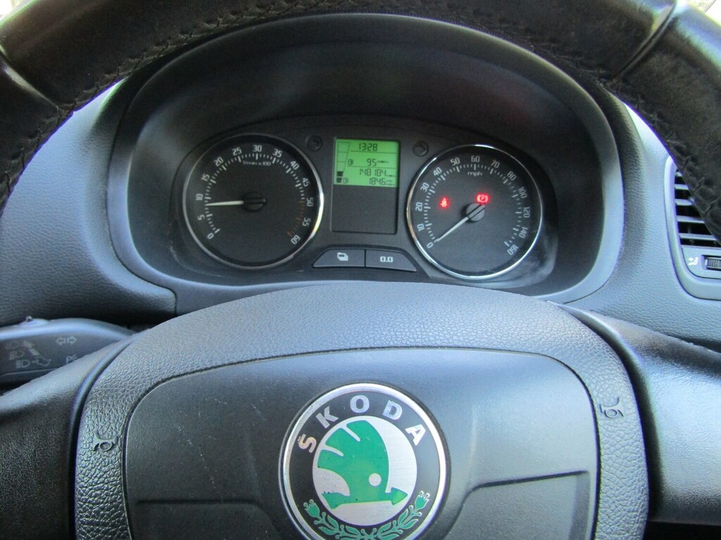 Skoda Fabia 1.2 12V S Estate Red #8