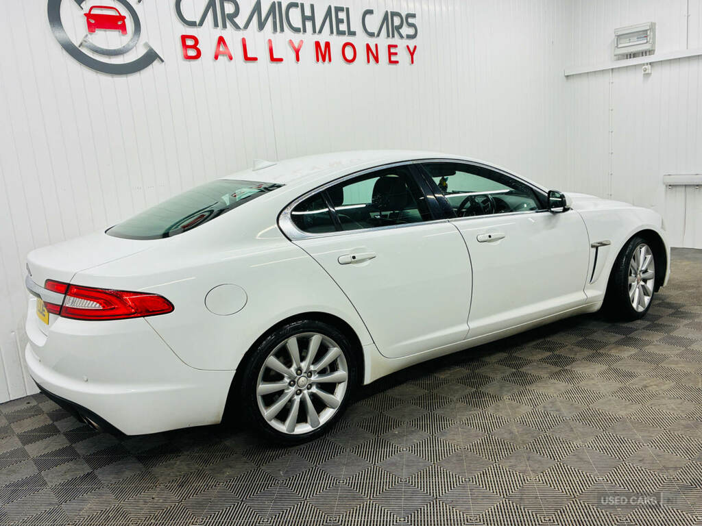 Jaguar XF 2.2D 200 Portfolio White #4