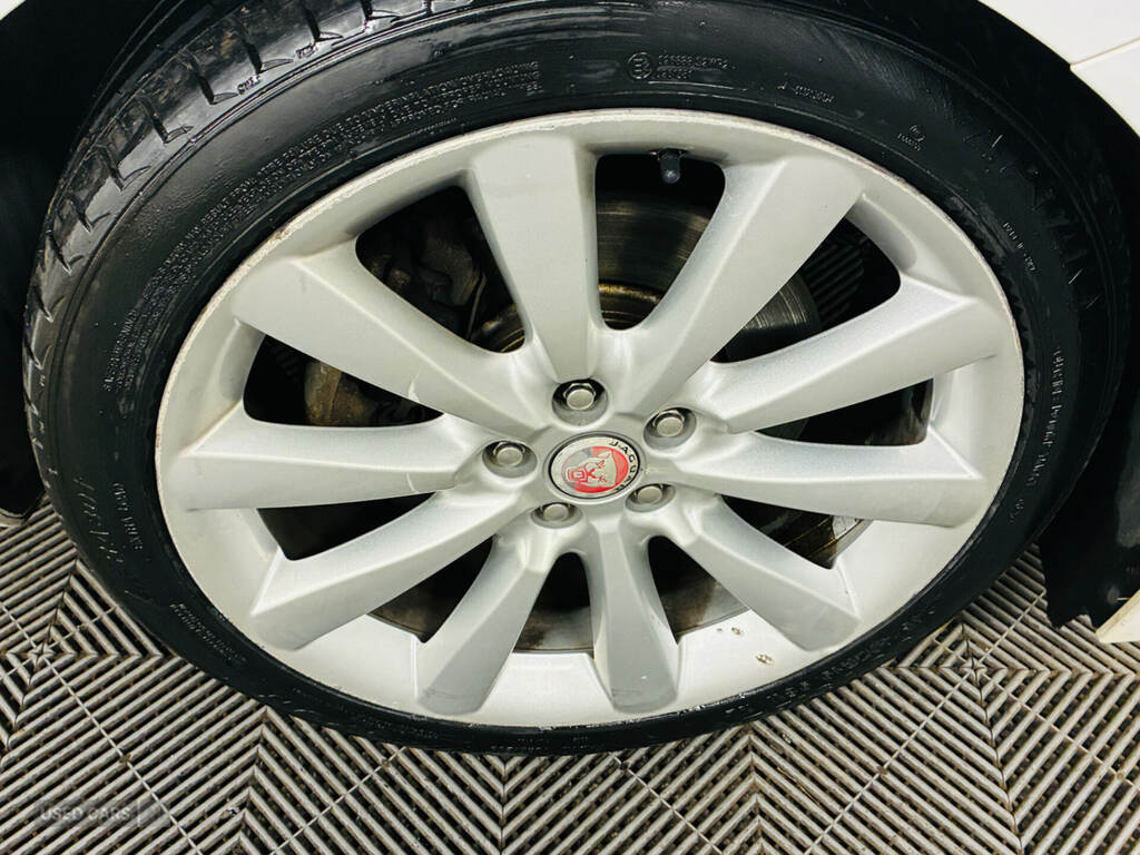 Jaguar XF 2.2D 200 Portfolio White #6