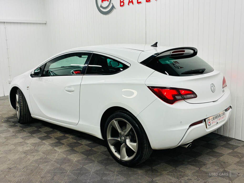 Vauxhall Astra GTC 2.0 Cdti 16V Sri White #6