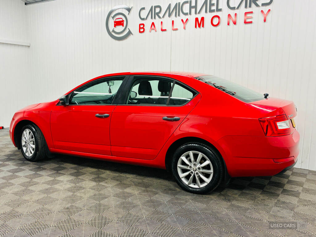 Skoda Octavia 1.2 Tsi S Red #5