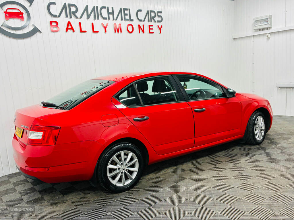 Skoda Octavia 1.2 Tsi S Red #3