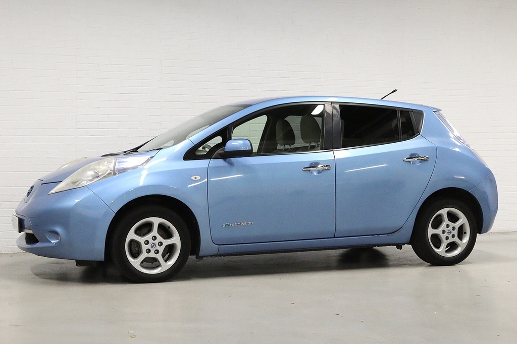 Nissan Leaf 24Kwh Hatchback Solday 107 Black #4