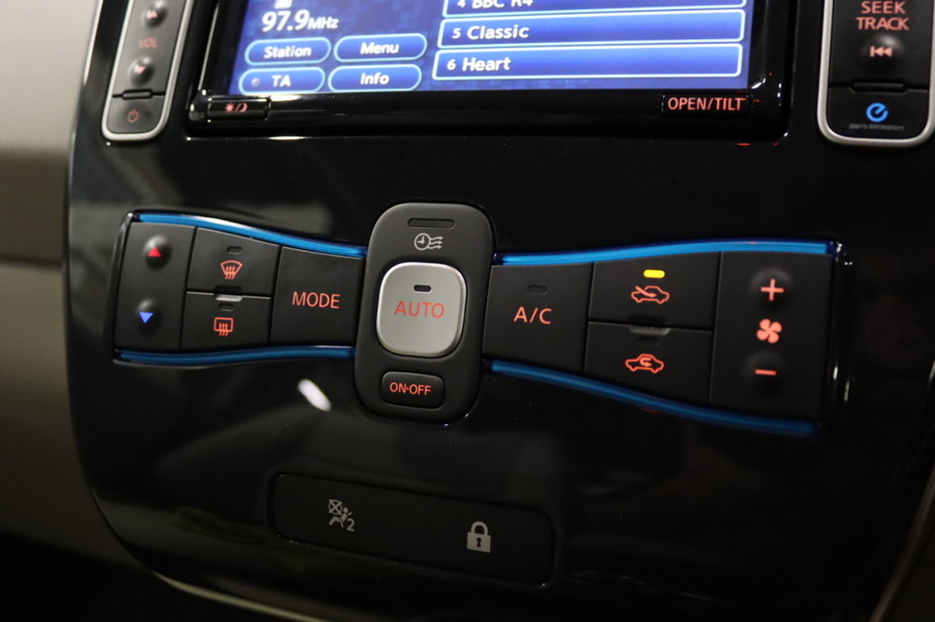 Nissan Leaf 24Kwh Hatchback Solday 107 Black #26