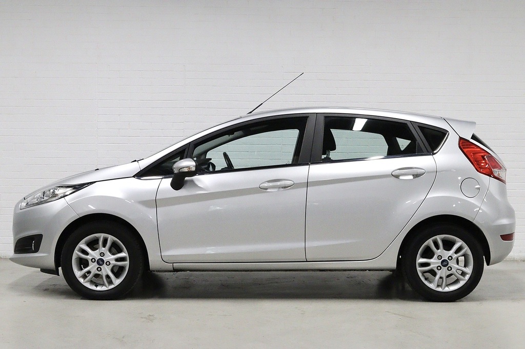 Ford Fiesta Zetec Silver #4