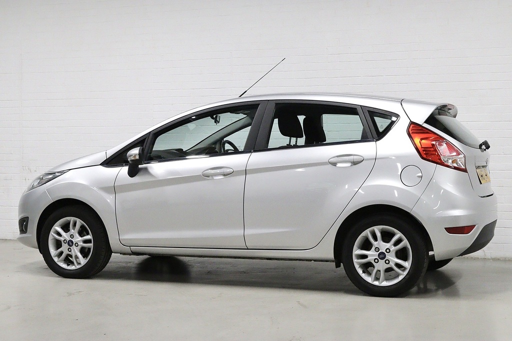 Ford Fiesta Zetec Silver #5