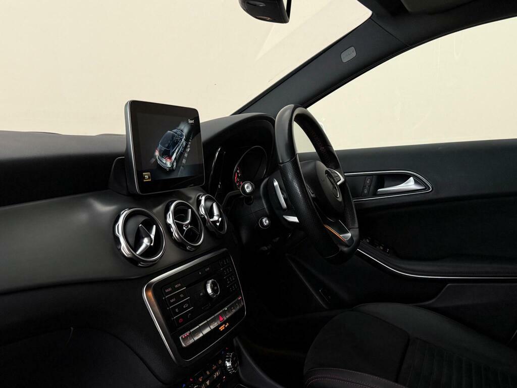 Mercedes-Benz GLA Class 2.1 Gla220d Amg Line Premium 7G-dct 4Matic Euro White #4