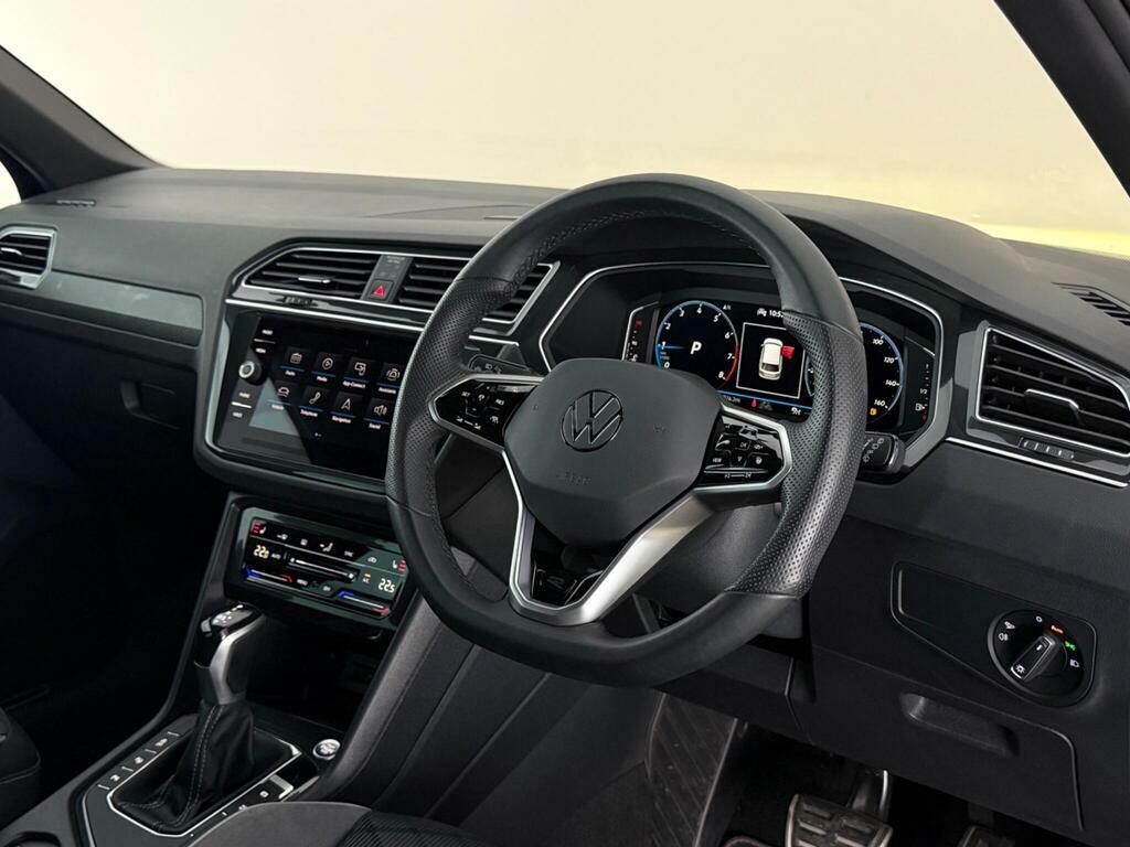 Volkswagen Tiguan 1.5 Tsi R-line Dsg Euro 6 Ss HW72MYT Black #3