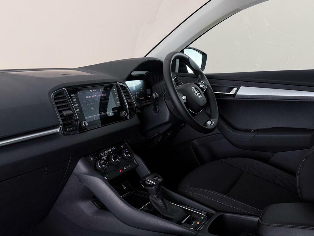 Skoda Karoq 1.5 Tsi Act Se Drive Dsg Euro 6 Ss GK23PHN Black #4
