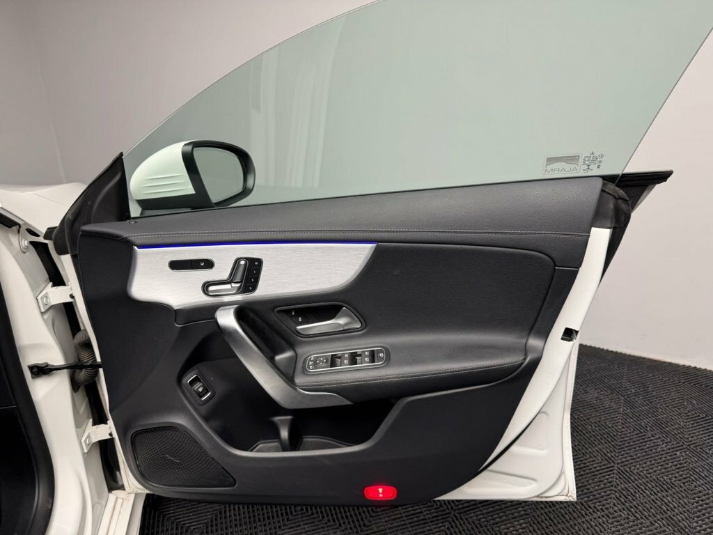 Mercedes-Benz CLA Class Cla 200 Amg Line Premium Black #47
