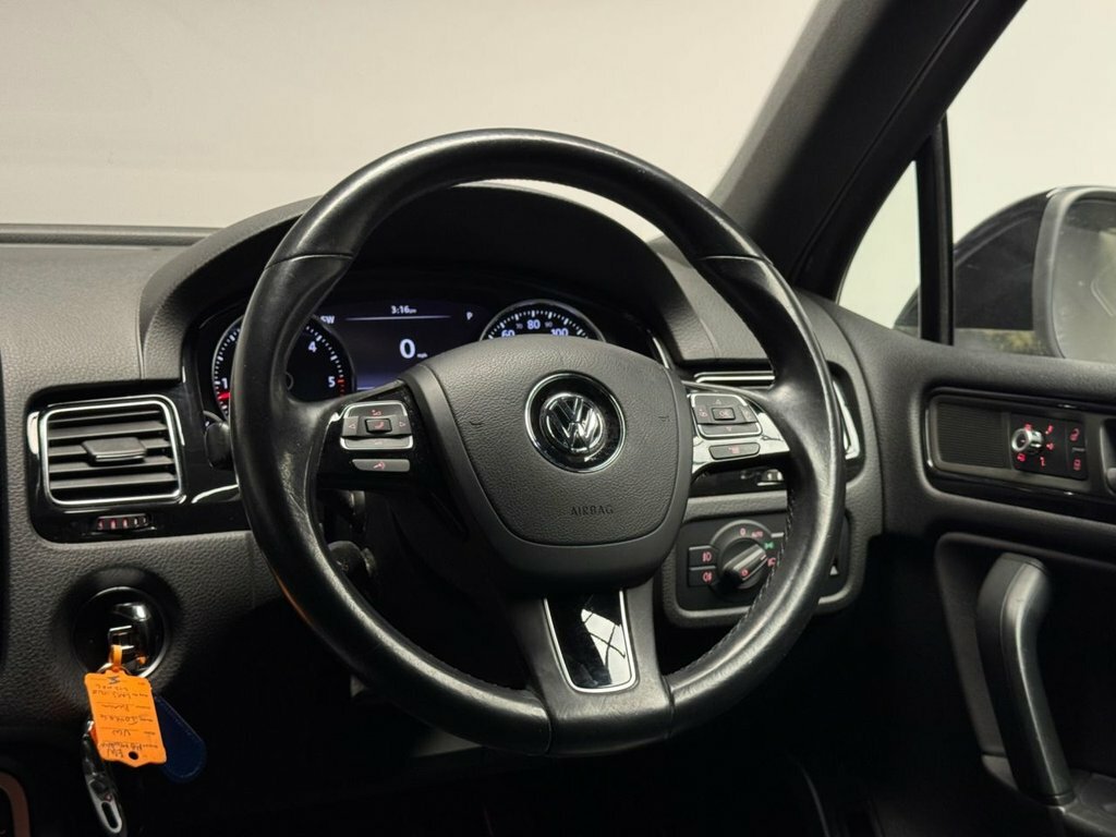 Volkswagen Touareg Black #21