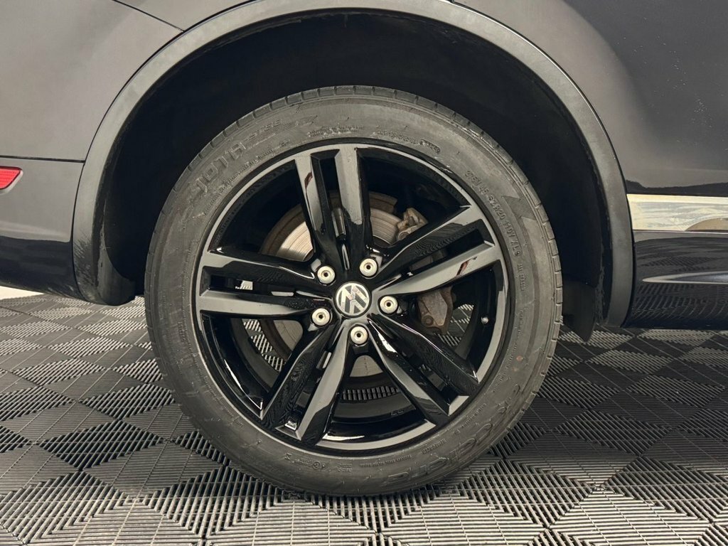 Volkswagen Touareg Black #50