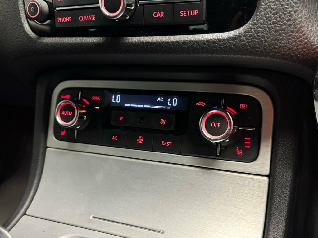 Volkswagen Touareg Black #26