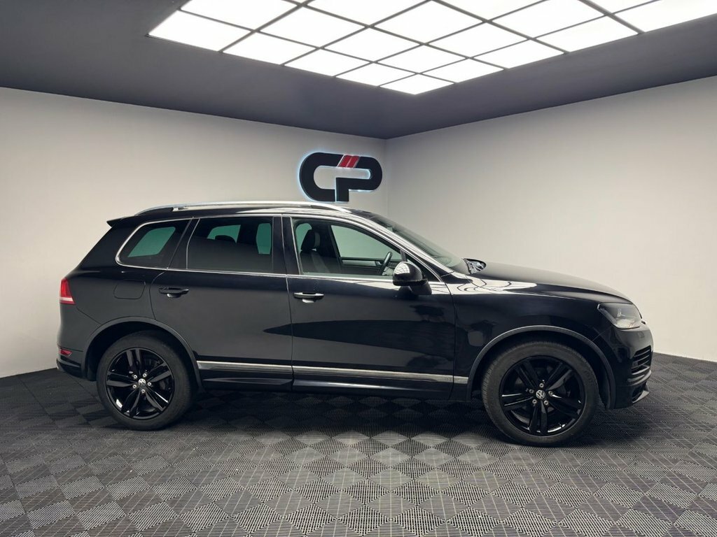 Volkswagen Touareg Black #8