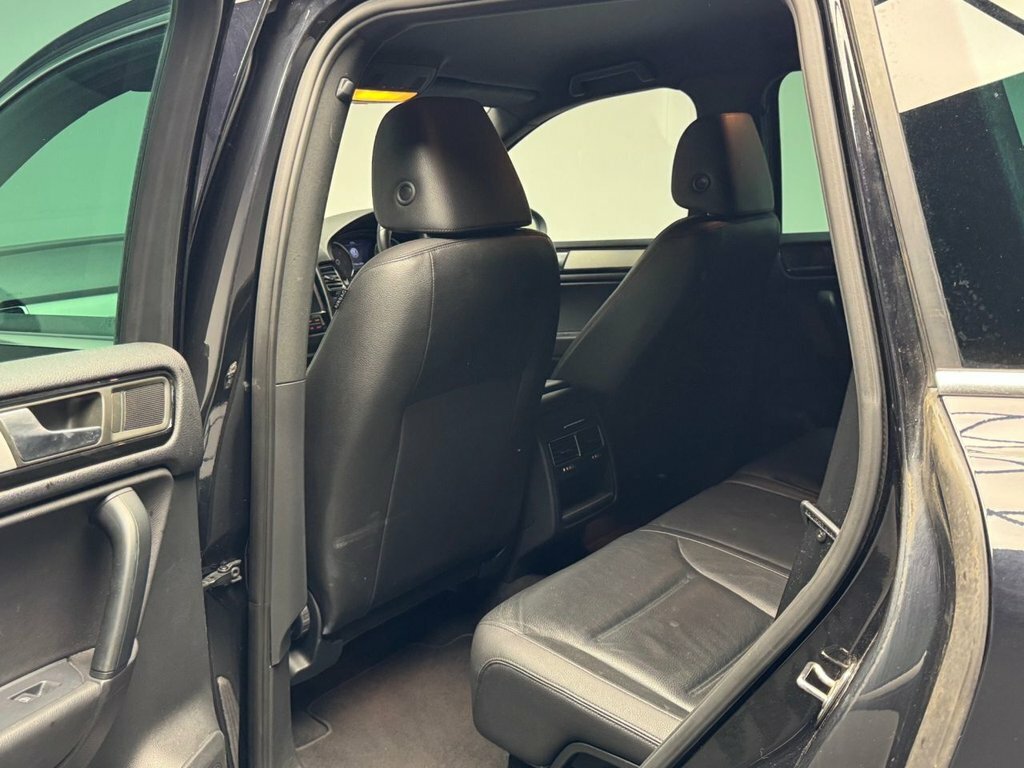 Volkswagen Touareg Black #40