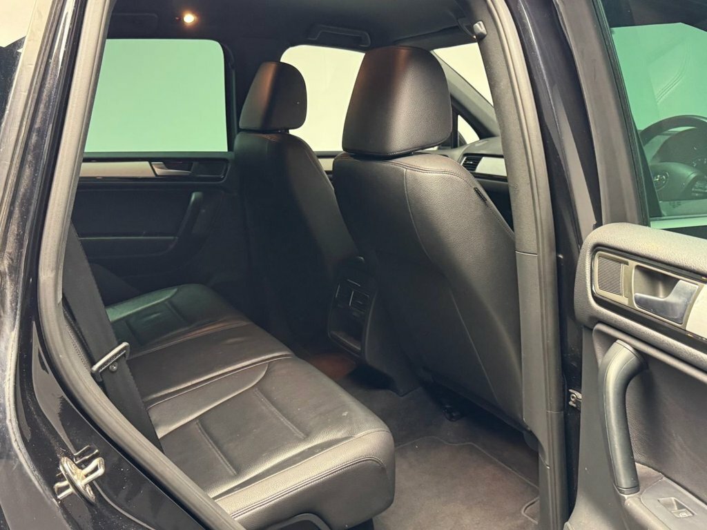 Volkswagen Touareg Black #41