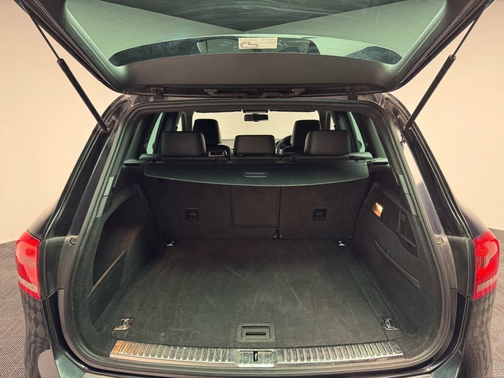 Volkswagen Touareg Black #42