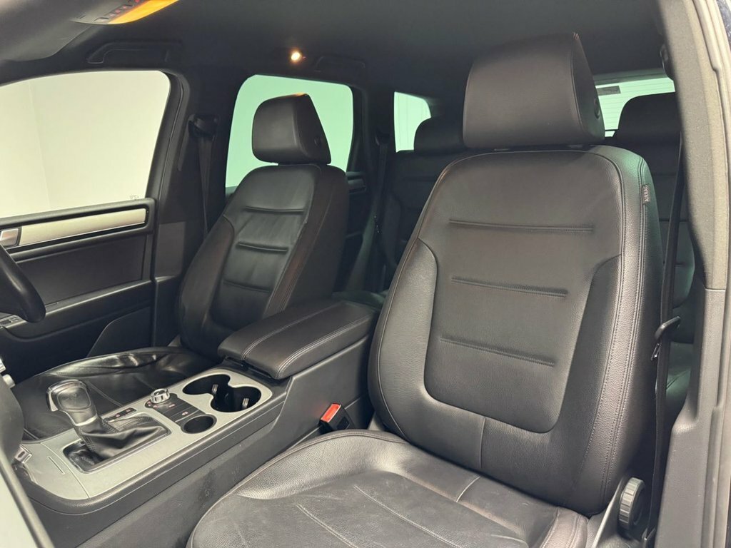 Volkswagen Touareg Black #39