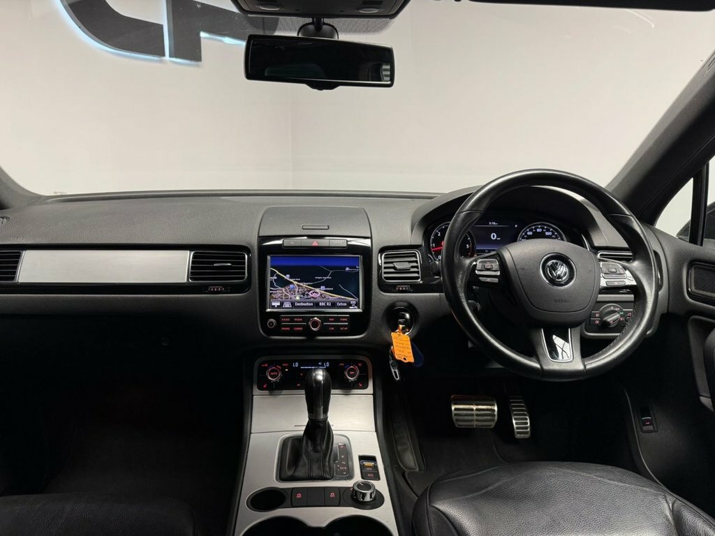 Volkswagen Touareg Black #20