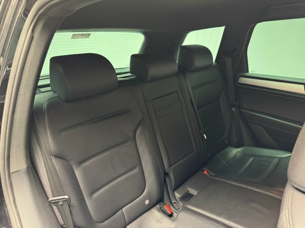 Volkswagen Touareg Black #19