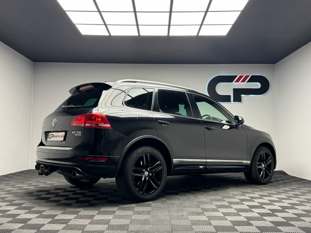 Volkswagen Touareg Black #12