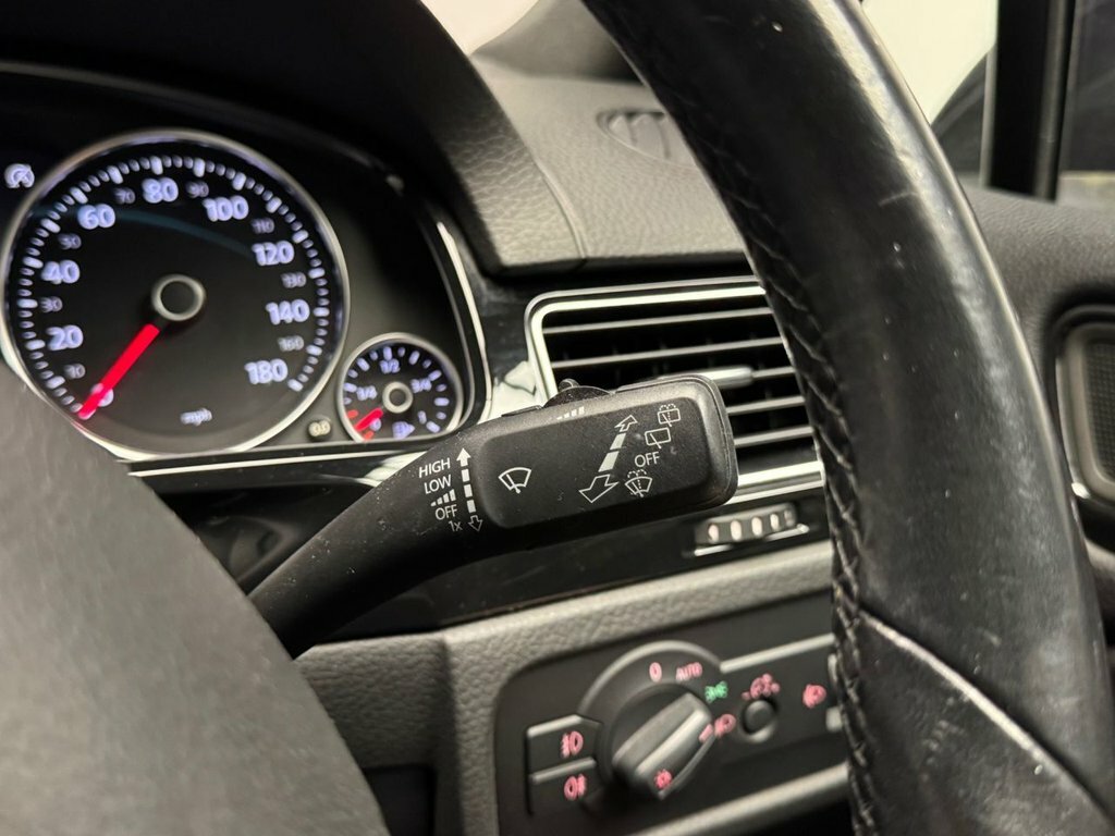 Volkswagen Touareg Black #36