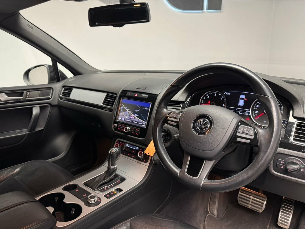 Volkswagen Touareg 3L Altitude Black #3