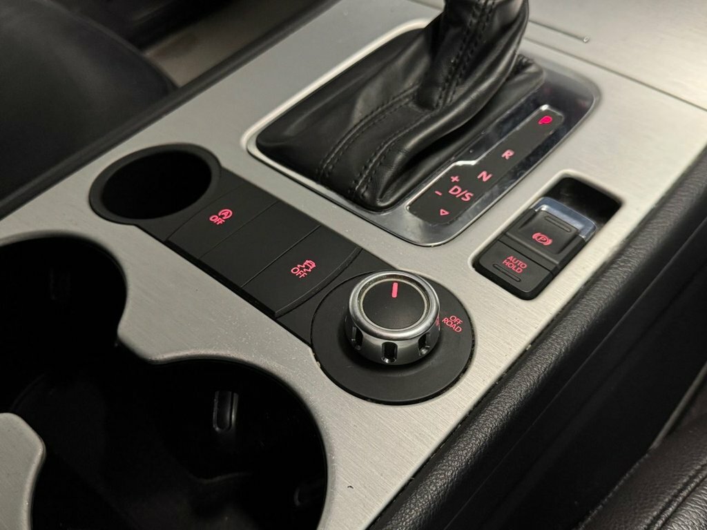 Volkswagen Touareg Black #28
