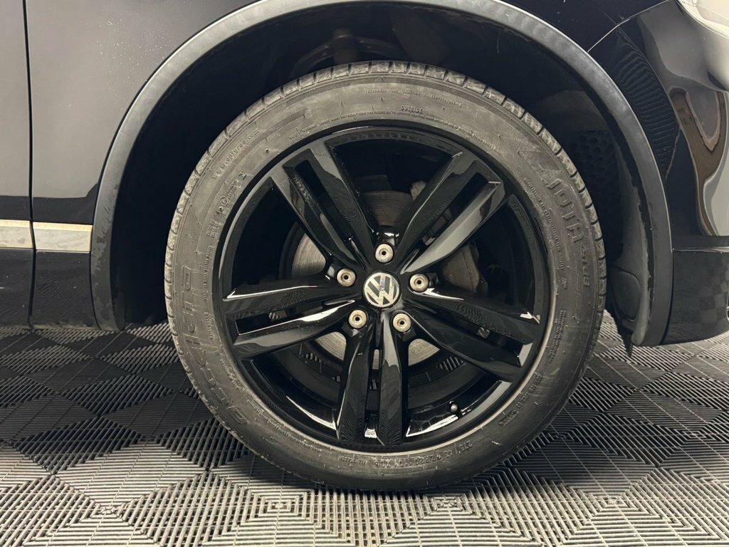Volkswagen Touareg Black #51