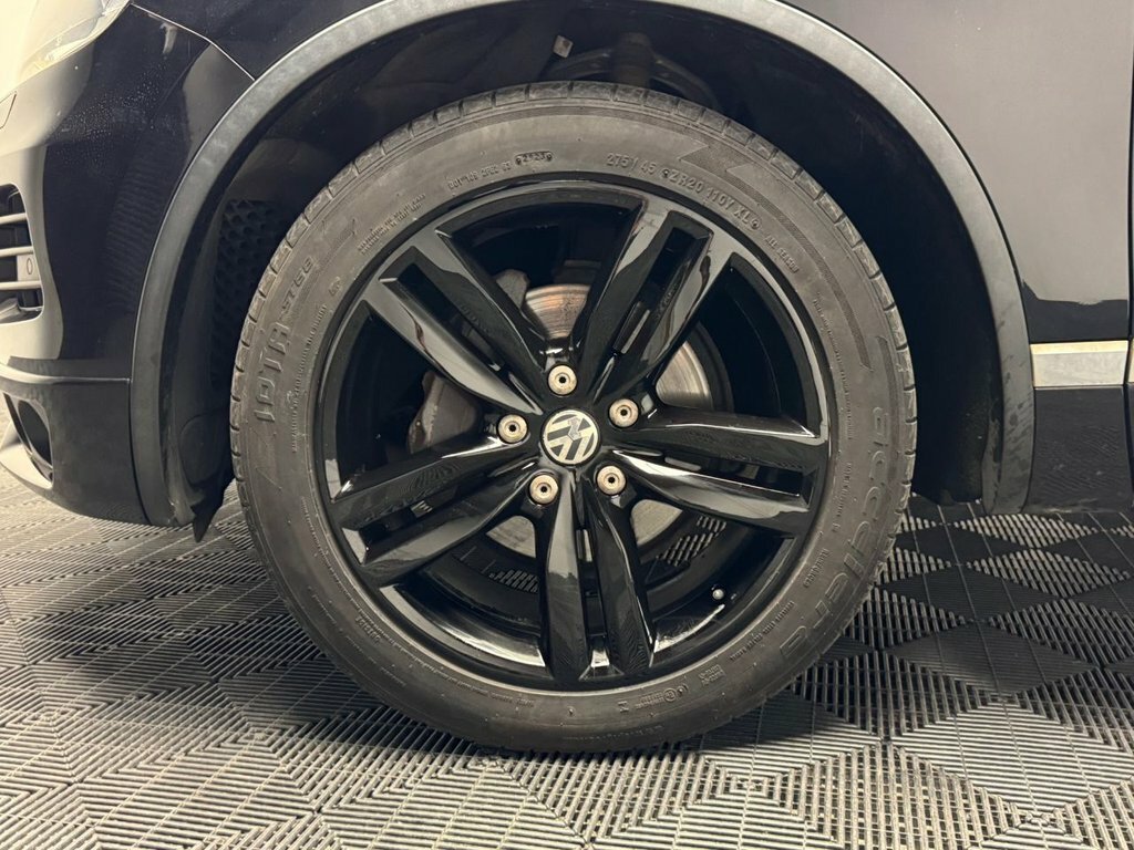 Volkswagen Touareg Black #49