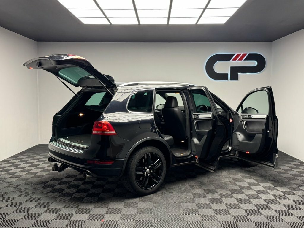 Volkswagen Touareg Black #43
