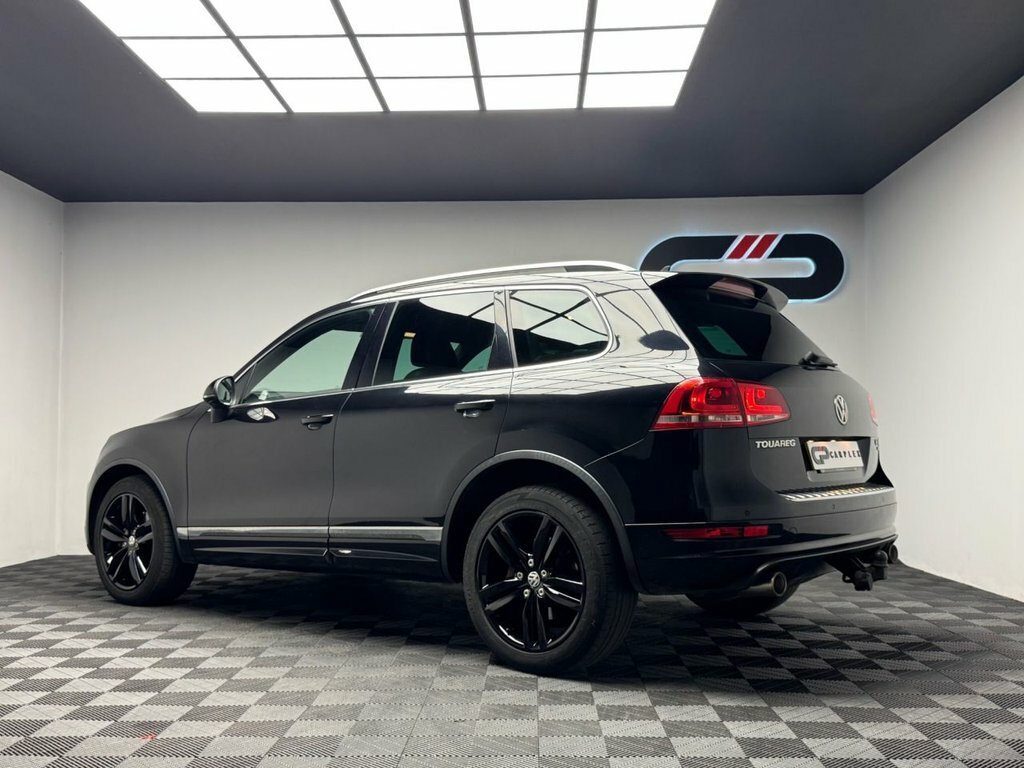 Volkswagen Touareg Black #16