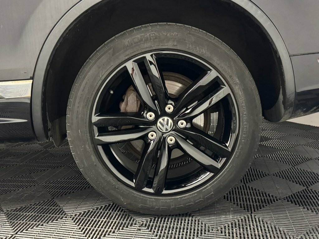 Volkswagen Touareg Black #48