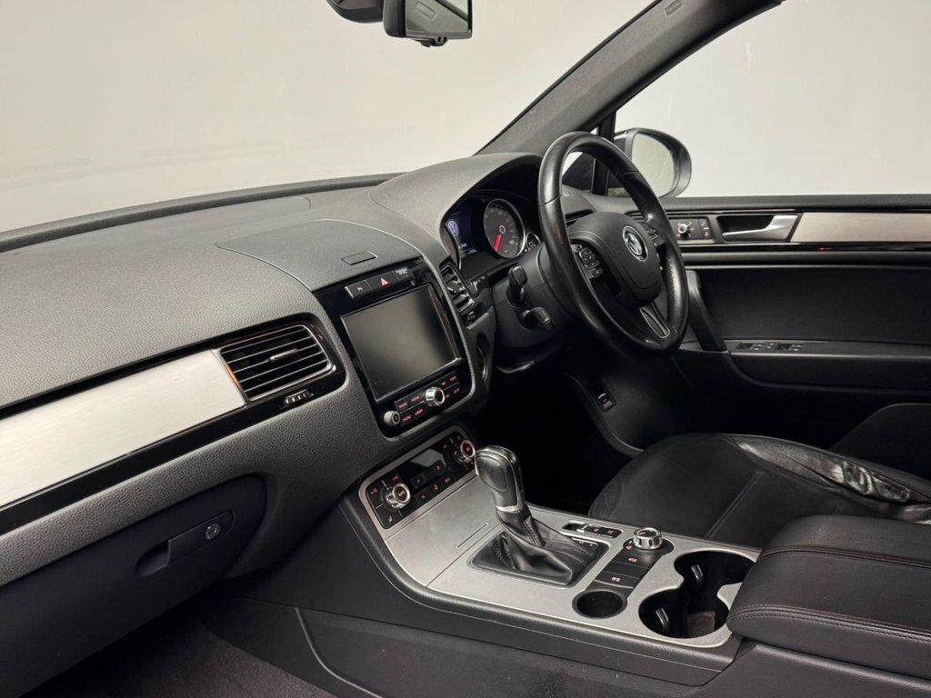 Volkswagen Touareg Black #38