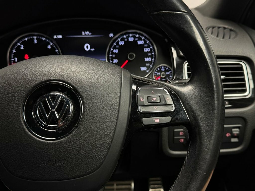 Volkswagen Touareg Black #32