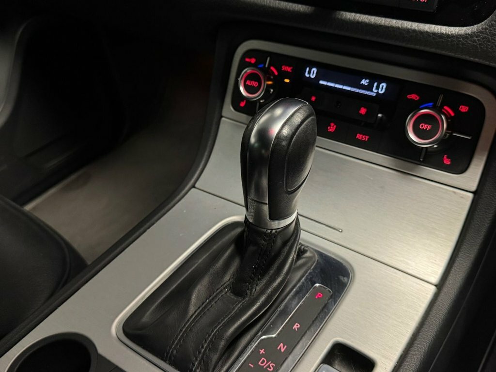 Volkswagen Touareg Black #29