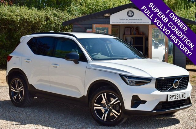 Volvo XC40 B3 Mhev Plus Dark White
