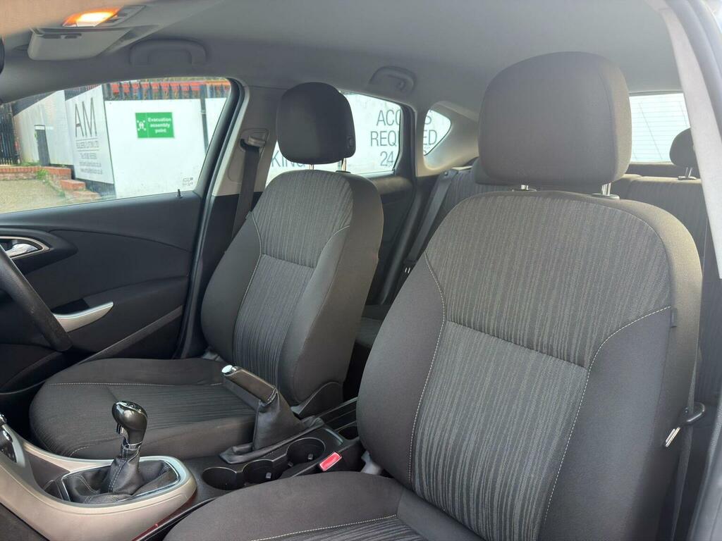 Vauxhall Astra 1.4T 16V Sri Sports Tourer Euro Silver #14