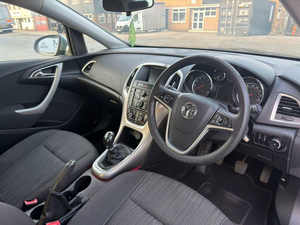Vauxhall Astra 1.4T 16V Sri Sports Tourer Euro Silver #10