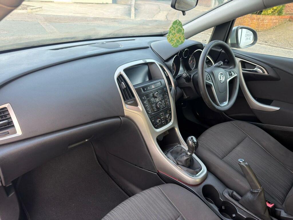 Vauxhall Astra 1.4T 16V Sri Sports Tourer Euro Silver #12