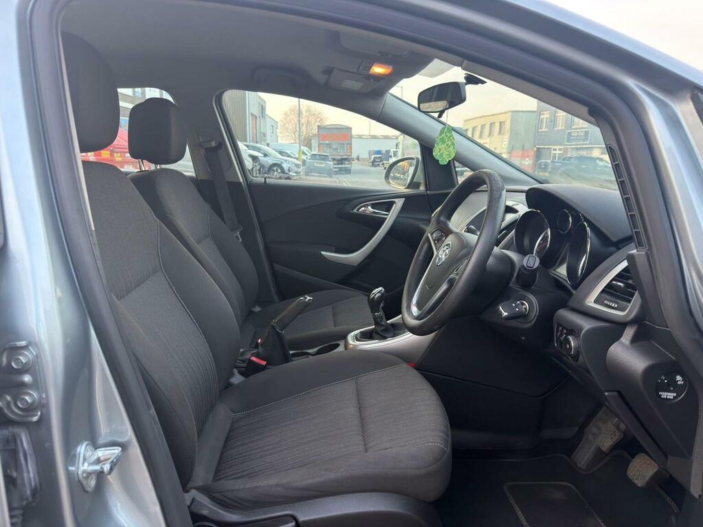 Vauxhall Astra 1.4T 16V Sri Sports Tourer Euro Silver #9