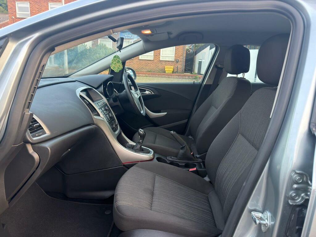 Vauxhall Astra 1.4T 16V Sri Sports Tourer Euro Silver #11