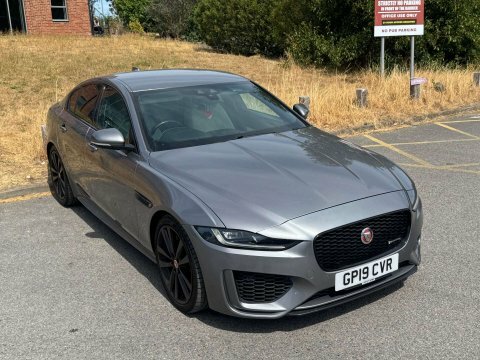 Jaguar XE 2.0 Xe R-dynamic