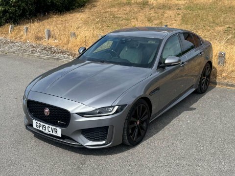 Jaguar XE 2.0 Xe R-dynamic #4